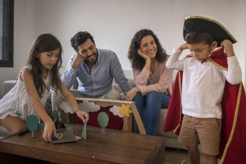 Créer ensemble un spectacle à la maison : conseils pas à pas