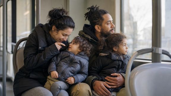 Se déplacer en transports en commun en famille : astuces pour voyager sereinement
