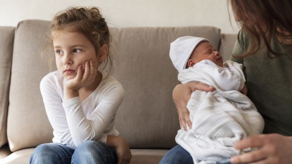 Anticiper les jalousies à la naissance d’un frère ou d’une sœur : prévenir plutôt que guérir