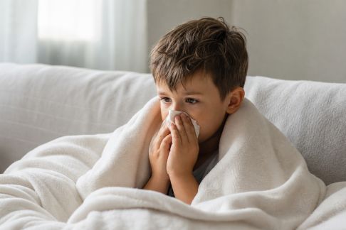 Rhumes à répétition : comment aider un enfant à mieux s’en sortir