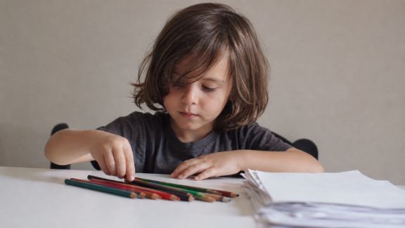 Faire grandir la confiance en soi par le succès dans les petites tâches scolaires
