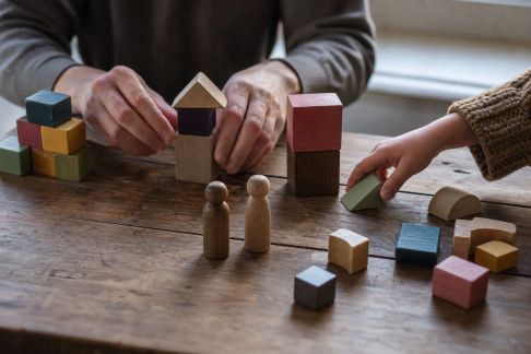 Le rôle du jeu dans l’apprentissage : astuces simples pour s’y mettre