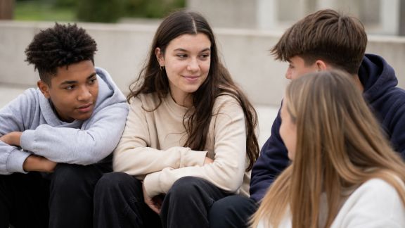 Vie sociale des adolescents : encourager l’ouverture sans forcer