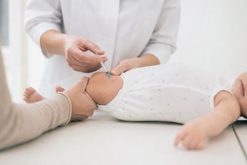 Vaccins des 12 premiers mois : le calendrier à suivre