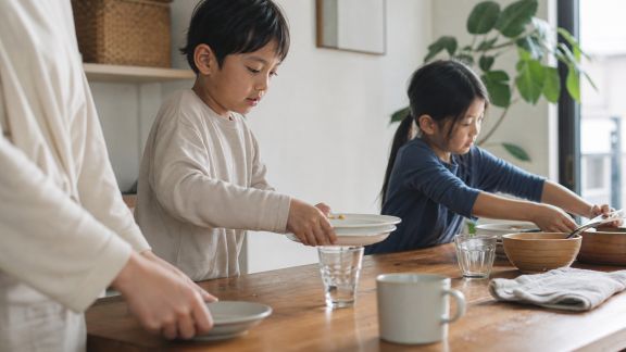 Instaurer une routine de rangement après le goûter ou les repas