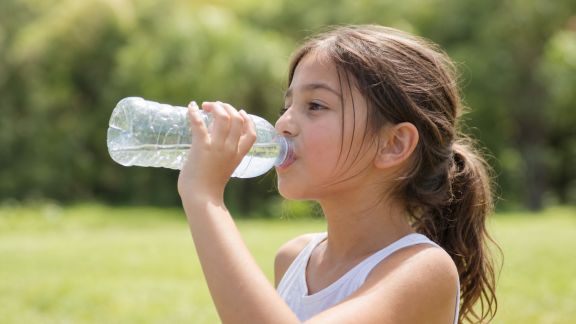 L’importance de l’hydratation chez les enfants, surtout en été
