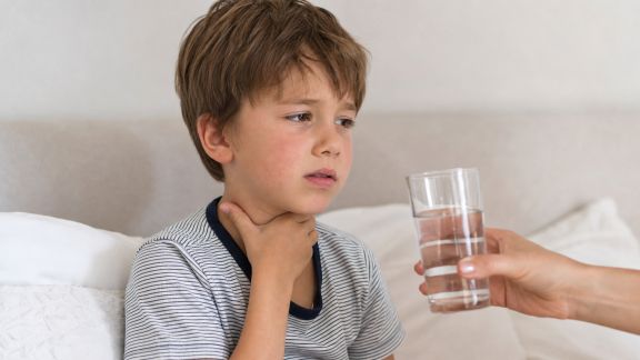 Mal de gorge chez les enfants : comment soulager et quand consulter ?