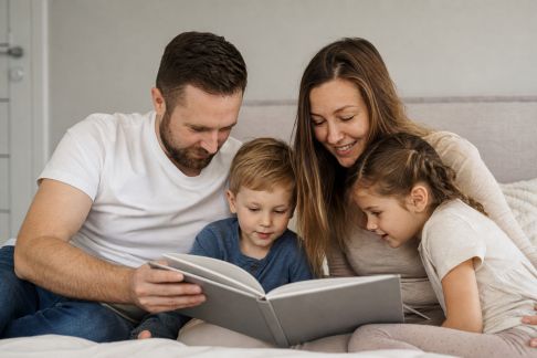 Les bienfaits de la lecture à voix haute en famille sur la réussite scolaire