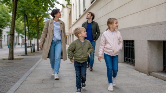 Balades urbaines à thème : idées originales pour découvrir sa ville autrement en famille