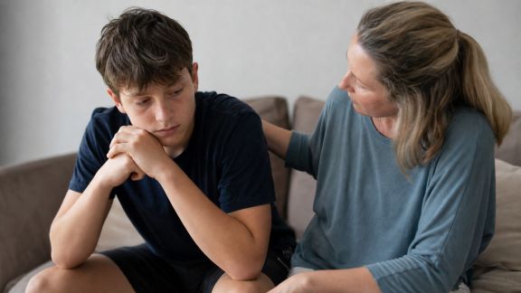 Gérer le changement d’humeur à l’adolescence : repères pour les parents