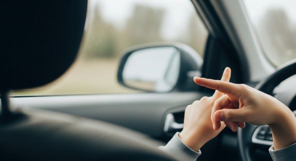 Initier les enfants aux jeux d’observation lors des trajets en voiture